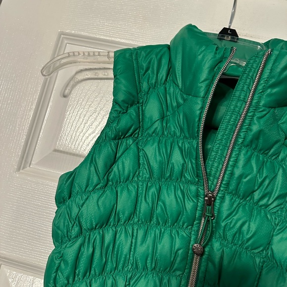 Athleta Downalicious Puffer Vest - Picture 5 of 15